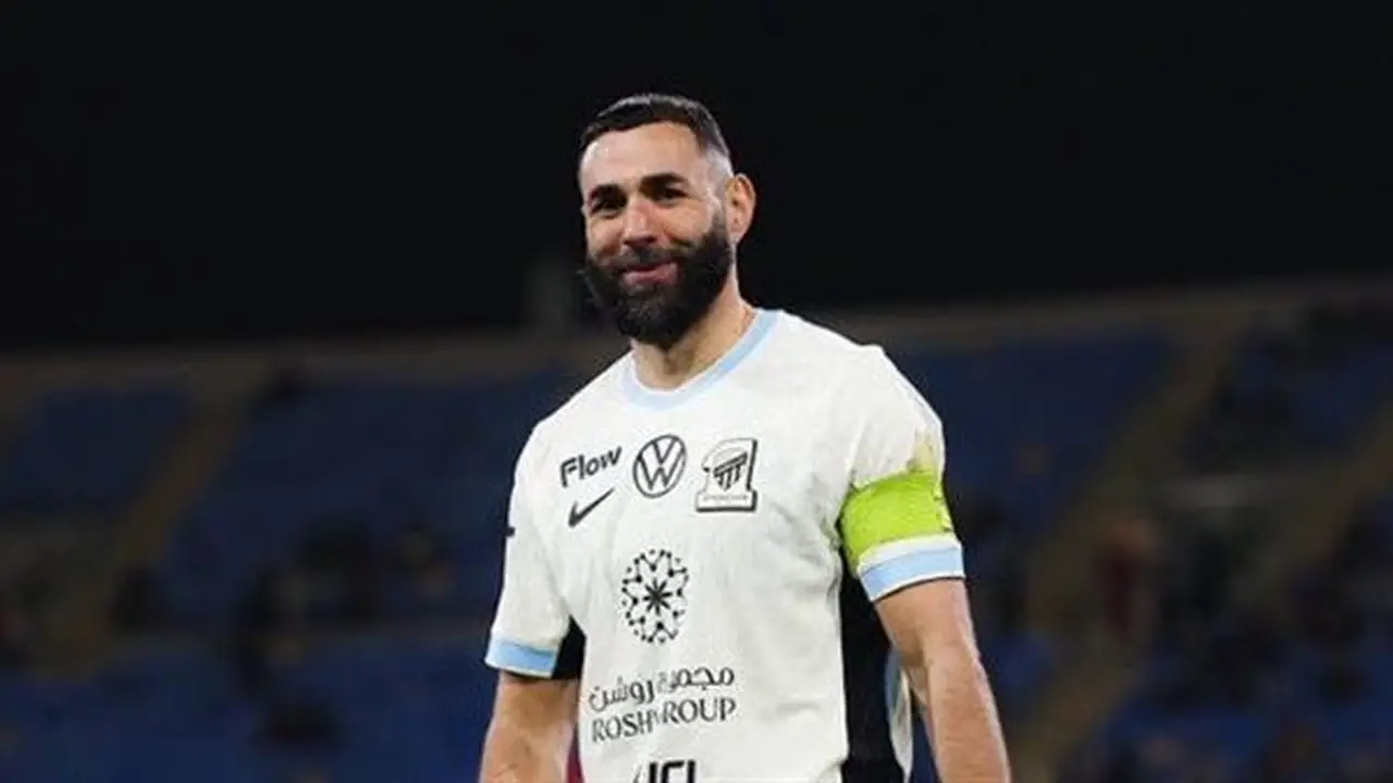 طرابزون سبور يسعى لضم كريم بنزيما لمجاورة محمد صلاح وسط تقارير عن عودته للدوري الإسباني