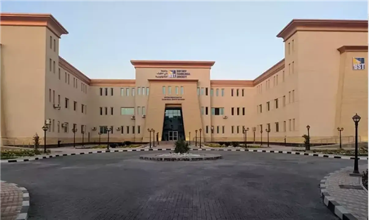 شركة إلكترونيات عالمية تقدم دعمًا تكنولوجيًا لجامعة بني سويف بروبوت صناعي متقدم