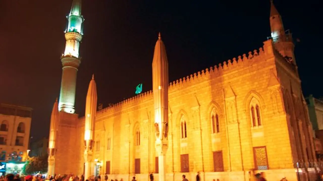 موعد أذان العشاء اليوم الأربعاء 19 أغسطس 2026 في القاهرة والمحافظات