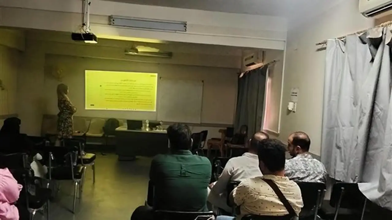 دورة تدريبية في قنا لتعزيز كفاءة فنيي المعامل في تشخيص البلهارسيا (صور)