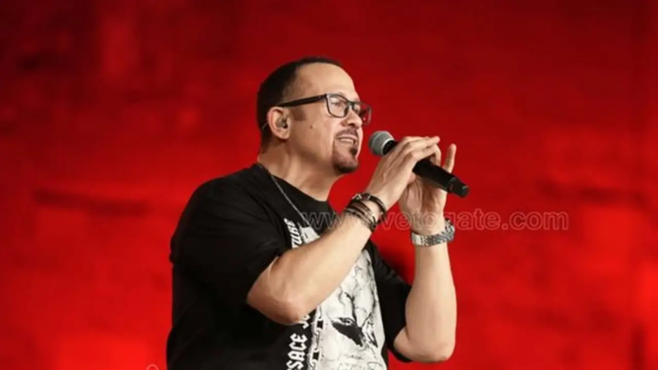 هشام عباس يشعل أجواء مهرجان القلعة بأغنيته الجديدة “حبيتها” (فيديو)