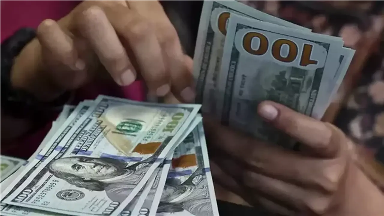 انهيار حاد في سعر الدولار يقترب من أدنى مستوياته خلال 3 أشهر مع تدخل عاجل من الخزانة الأمريكية