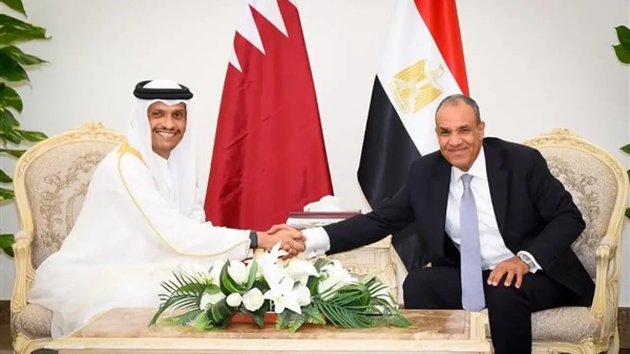 وزير الخارجية المصري ونظيره القطري يبحثان جهود خفض التصعيد وتعزيز التعاون الإقليمي