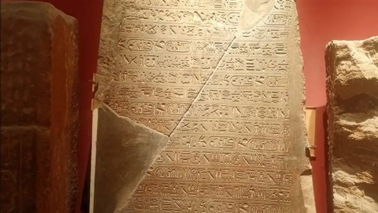 إنهاء أعمال ترميم لوحة الملك رمسيس الثاني بالمتحف المصري بالتحرير