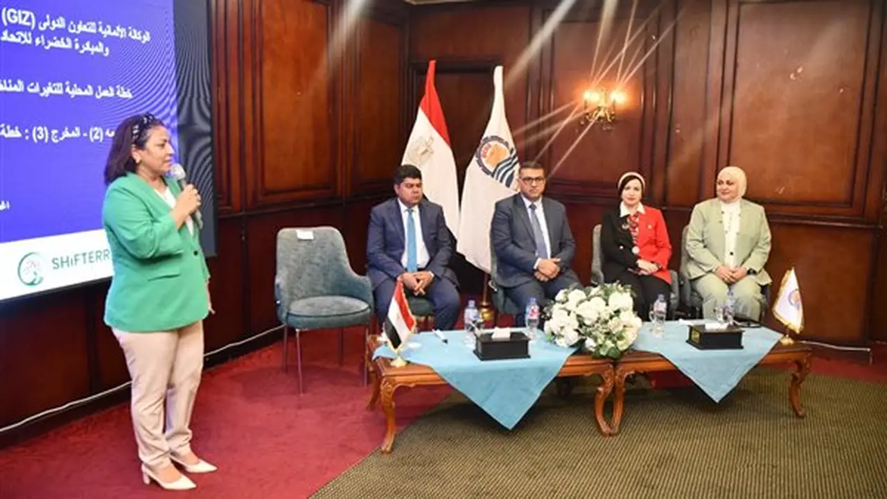 محافظ قنا يفتتح ورشة عمل لاستعراض خطة العمل المحلية للتغيرات المناخية