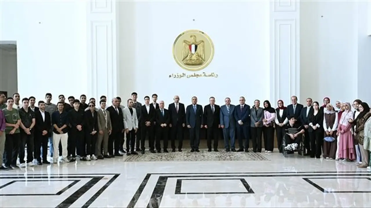 مدبولي: «المجموع ليس كل شيء».. رسالة لأوائل الثانوية حول مستقبل الوظائف