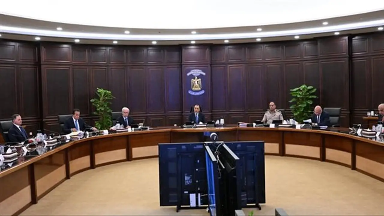 رسائل هامة من اجتماع الحكومة: ماذا ينتظر المصريين في المرحلة المقبلة؟