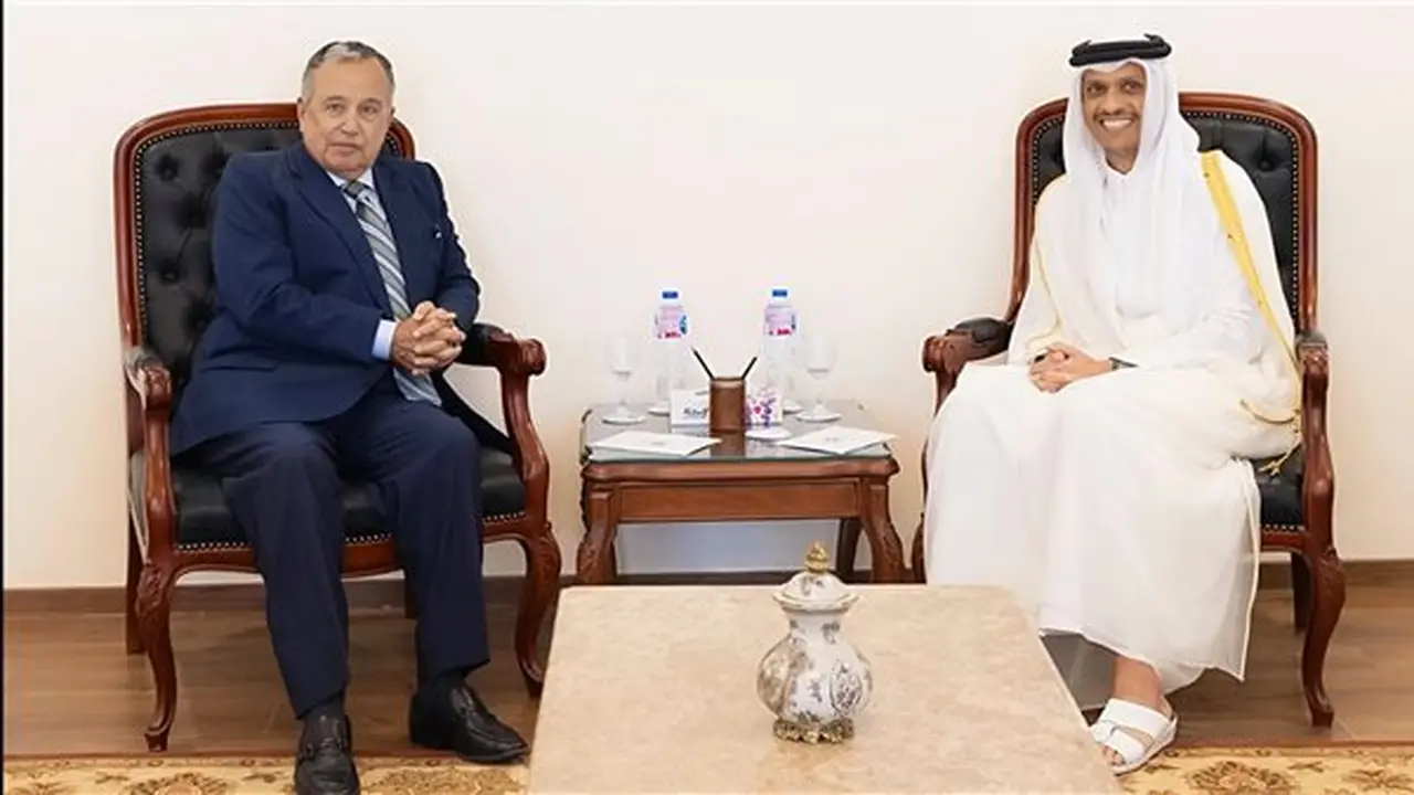 الأمين العام للجامعة العربية يبحث مع رئيس الوزراء القطري تطورات الأوضاع الإقليمية