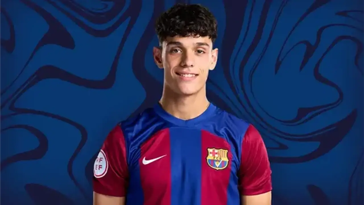 هانز فليك يتخذ خطوة لإبعاد لاعب برشلونة عن الفريق