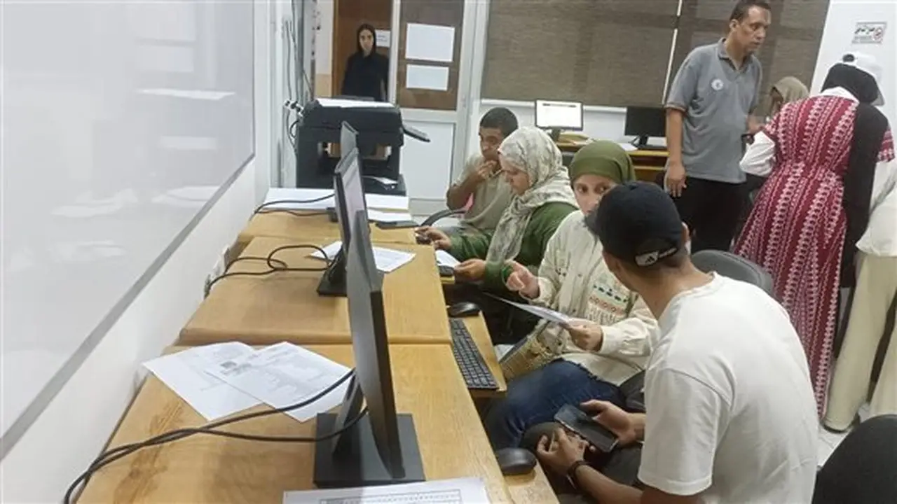 مكتب التنسيق بجامعة قناة السويس يستقبل 75 طالبًا لتسجيل طلبات تقليل الاغتراب