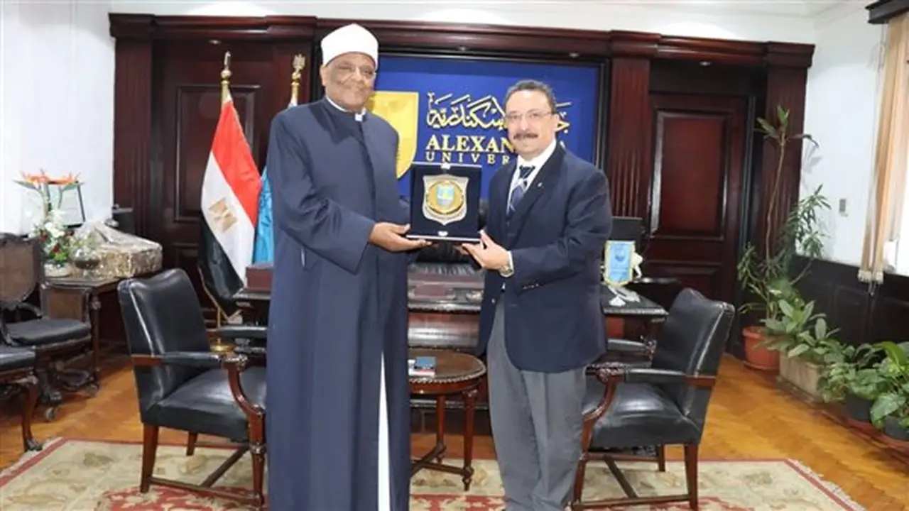 ختام الأسبوع الدعوي الثاني والعشرين: رئيس جامعة الإسكندرية يستقبل أمين عام هيئة كبار العلماء بالأزهر
