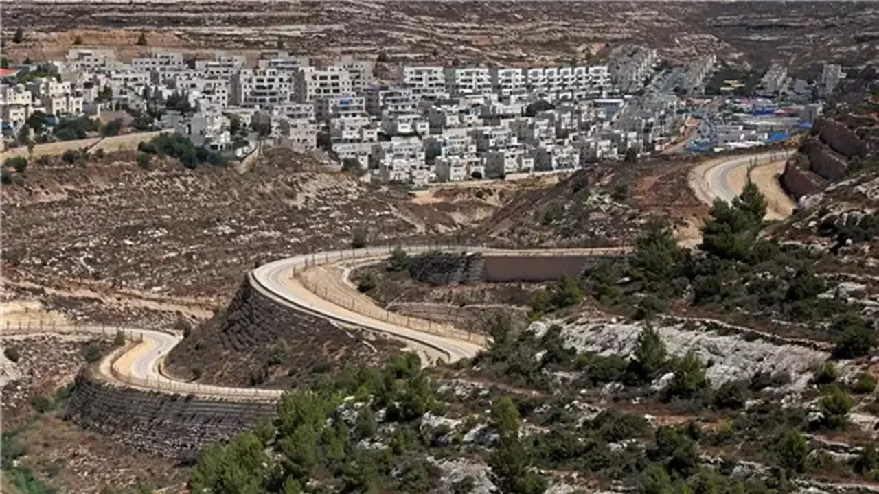 الأزهر يدين المشروع الاستيطاني في الضفة الغربية: جريمة تهدف لعزل القدس وتصفية القضية الفلسطينية
