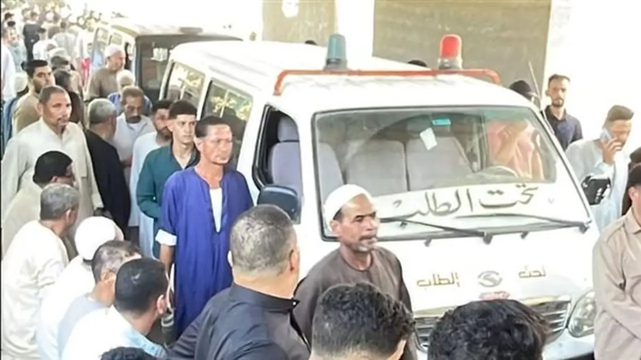 قرية دبركي تشيع 3 من أبنائها ضحايا حادث انقلاب سيارة عمالة بالمنوفية