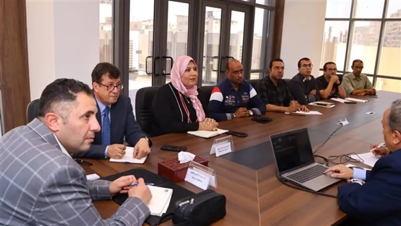 محافظ دمياط يتعاون مع اليونسكو لتطوير منظومة إنذار مبكر لحماية رأس البر من التسونامي