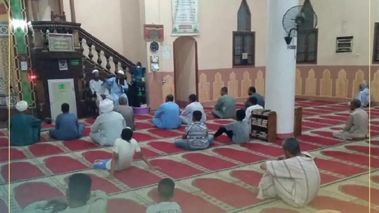 مديرية أوقاف قنا تنظم مجالس لقراءة “الشمائل المحمدية” احتفاءً بالمولد النبوي (صور)