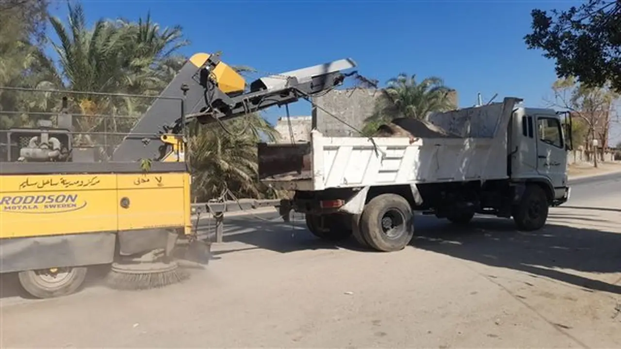 تكثيف حملات النظافة في أسيوط ورفع 60 طنًا من المخلفات بالطريق السريع