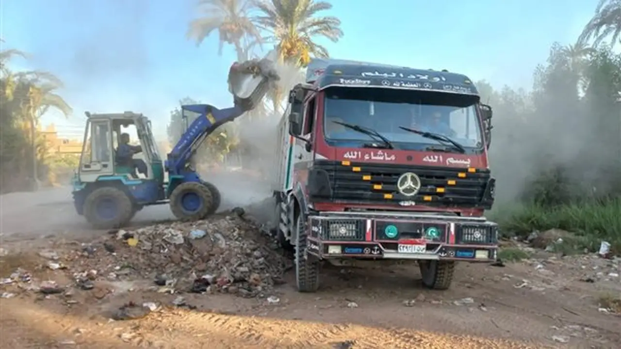 محافظ قنا يعلن رفع 102 طن من المخلفات في حملات النظافة والتطهير بقوص وفرشوط