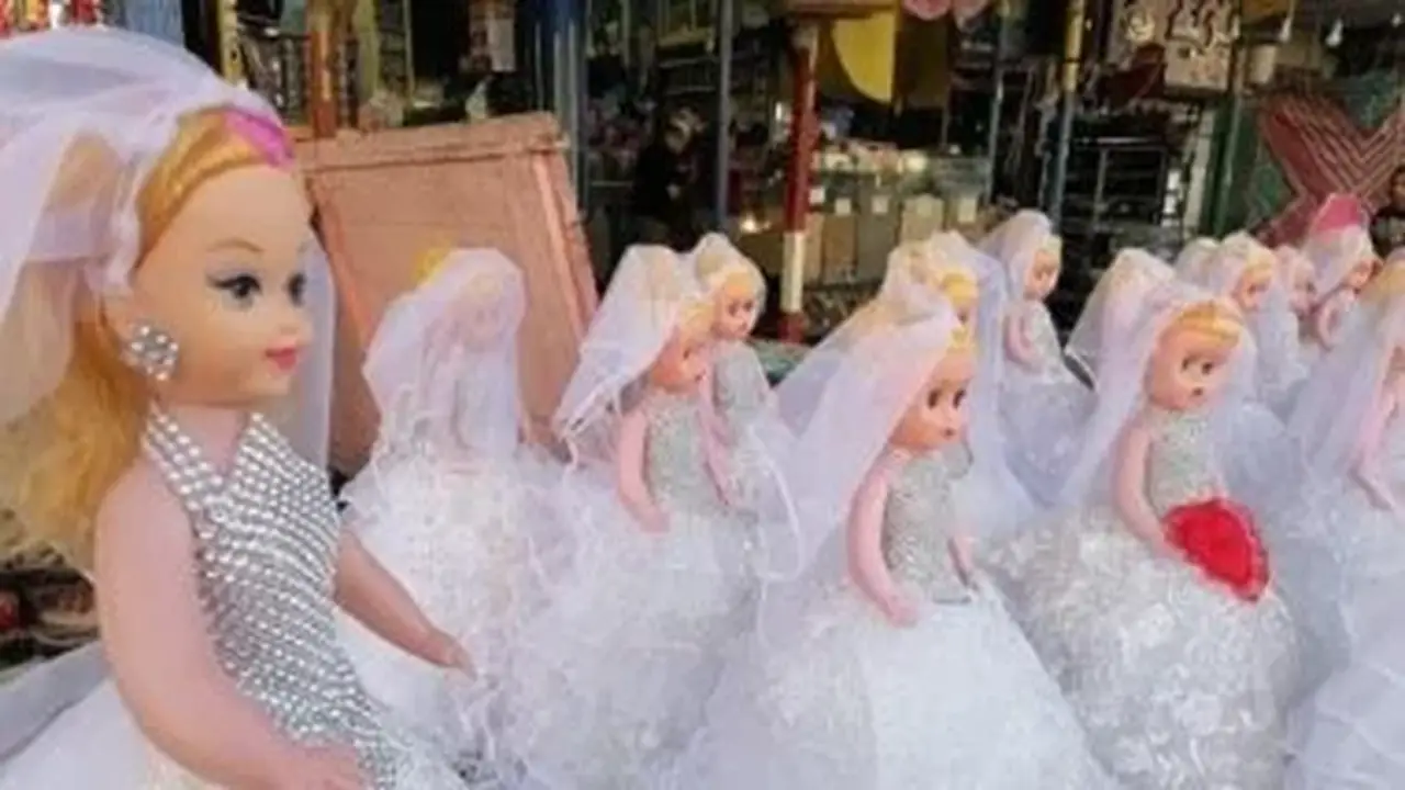 5 أبراج نسائية تفضل شراء عروسة المولد لنفسها كل عام