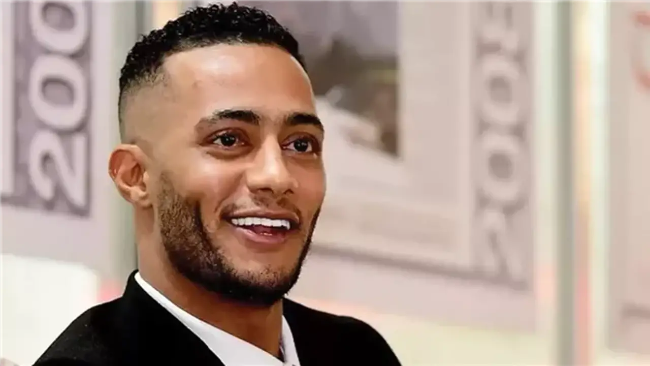 صورة محمد رمضان مع ضابط مرور تثير الجدل على السوشيال ميديا والداخلية توضح الحقيقة