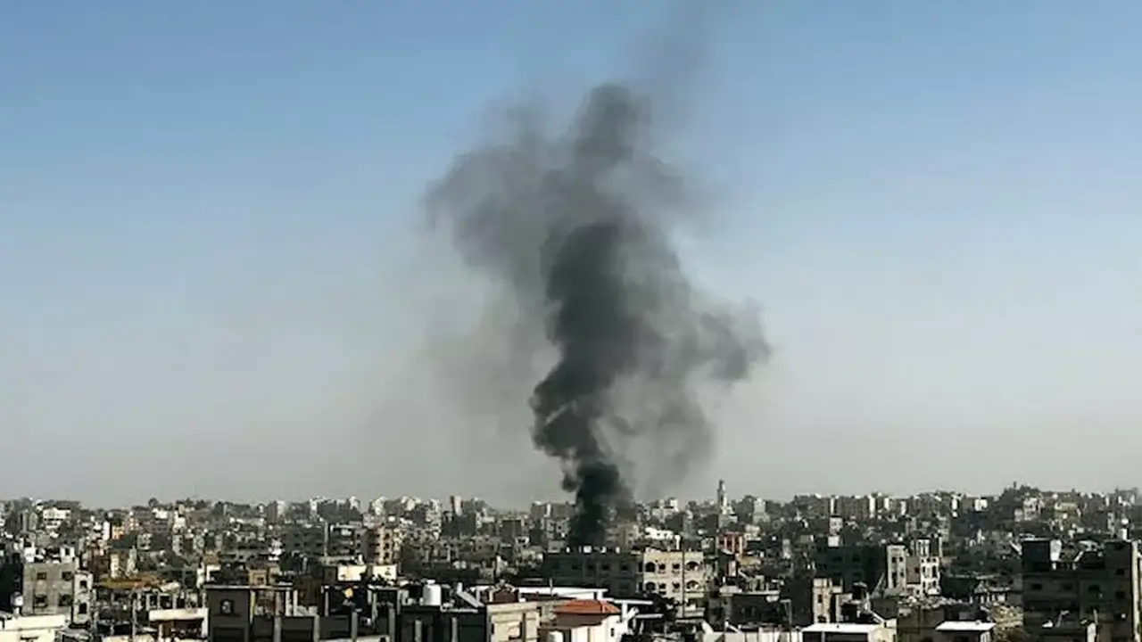 غارات جوية مجهولة تستهدف مطار أبو الظهور في إدلب شمال غرب سوريا