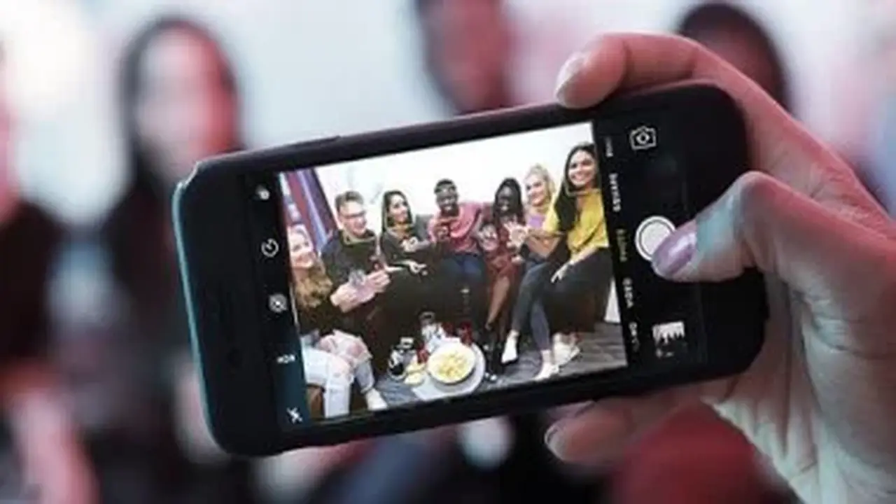 5 إعدادات مخفية في كاميرا آيفون لتحسين جودة صورك بشكل احترافي