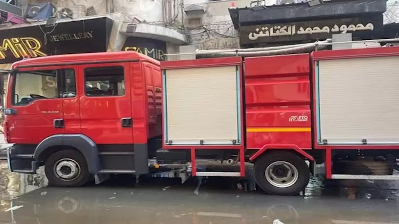 السيطرة على حريق بمخزن ألعاب في شارع فرنسا بالإسكندرية دون إصابات – صور