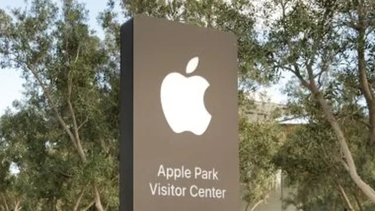 أبل تتفاوض مع منصة X لضمان تثبيت التطبيق على أجهزة iPhone