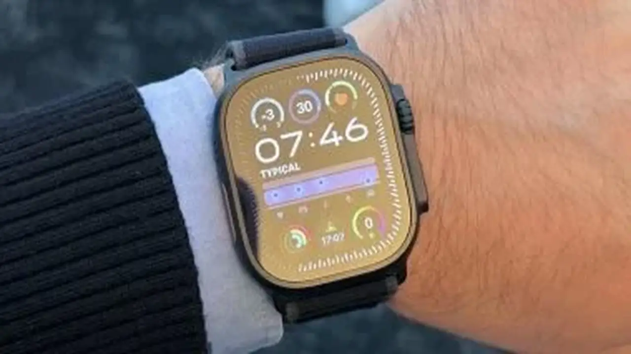 أبل تخطط لإعادة تصميم Apple Watch.. ساعة مبتكرة بدون شاشة ونسخ سيراميكية جديدة