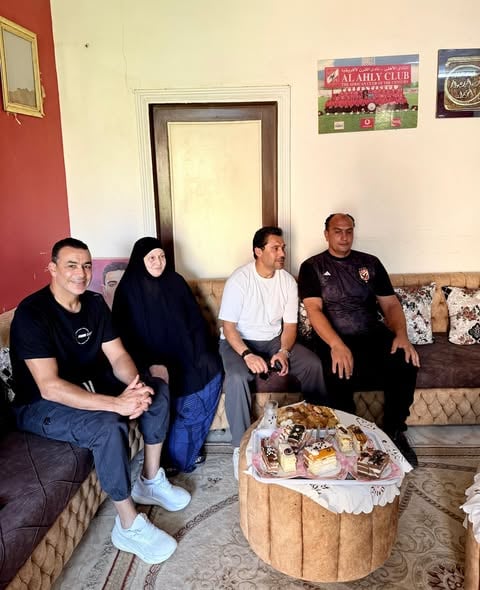 أحمد حسن برفقة والدة محمد عبد الوهاب أحمد حسن برفقة والدة محمد عبد الوهاب