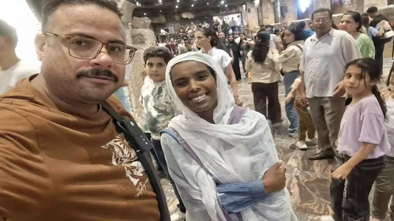 شابة إثيوبية تعبر عن حبها للمصريين من دير درنكة بأسيوط