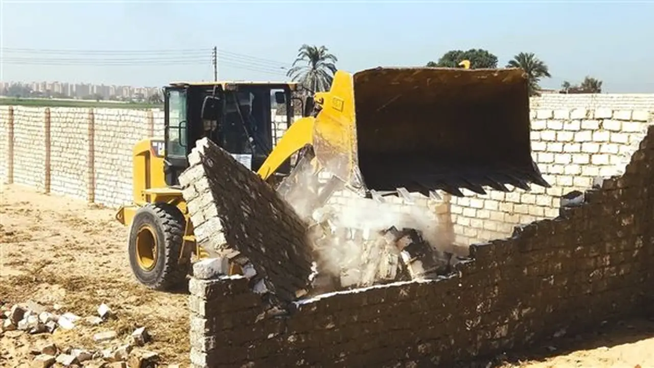إزالة 1600 متر من التعديات في قنا ضمن جهود حماية أملاك الدولة