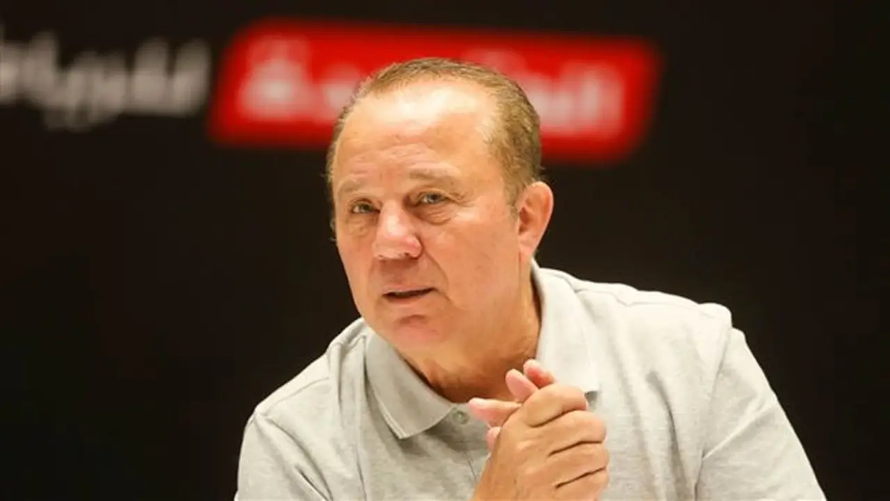 اتحاد الكرة يبحث عن بديل لحسين عبد اللطيف بعد انتقاله لقيادة منتخب ليبيا