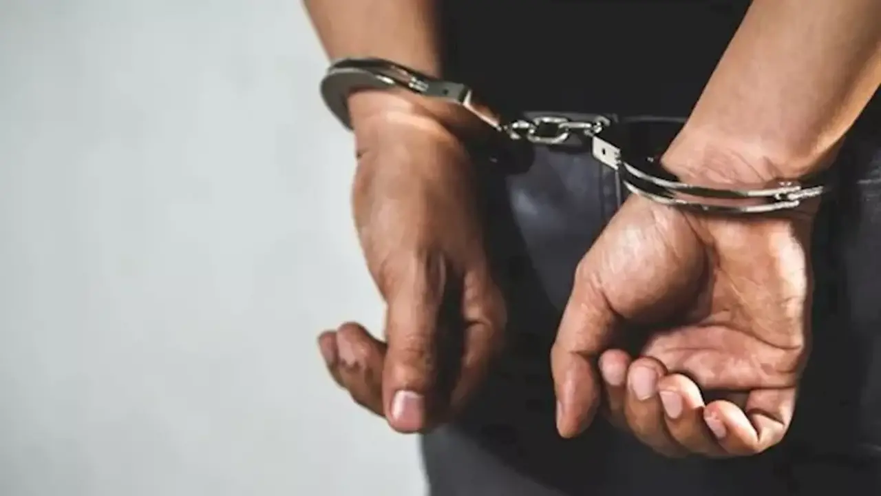 ضبط منادي سيارات اعتدى على شاب في البساتين بسبب رسوم انتظار