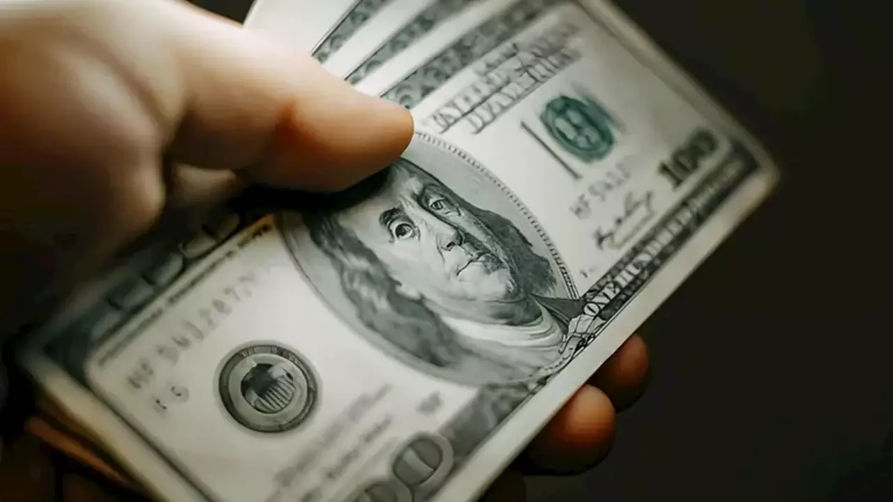 ارتفاع سعر الدولار مقابل الجنيه في 3 بنوك مع بداية تعاملات الخميس
