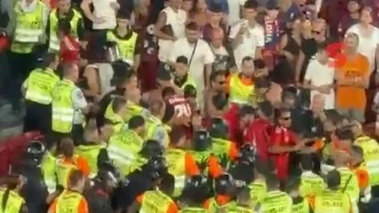 اشتباكات بين جماهير الأهلي والشرطة خلال مباراة كأس خوان جامبر