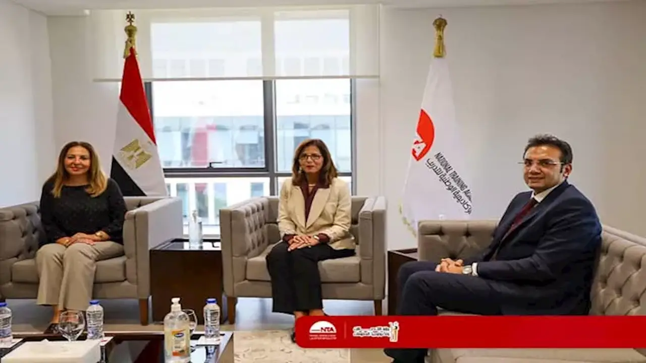 الأكاديمية الوطنية تختتم المرحلة الأولى من برنامج الذكاء الاصطناعي لقيادات الحكومة المصرية