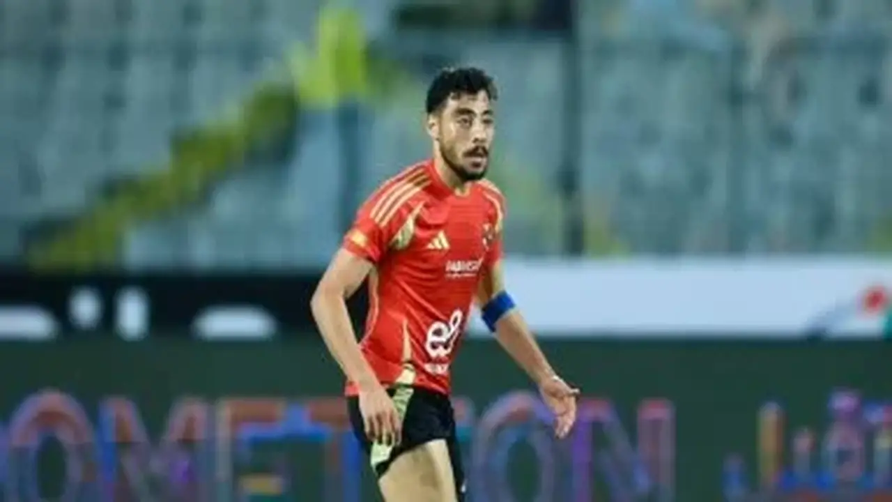 الأهلي يقترب من استعادة أكرم توفيق بعد تسوية مالية مع الشمال القطري