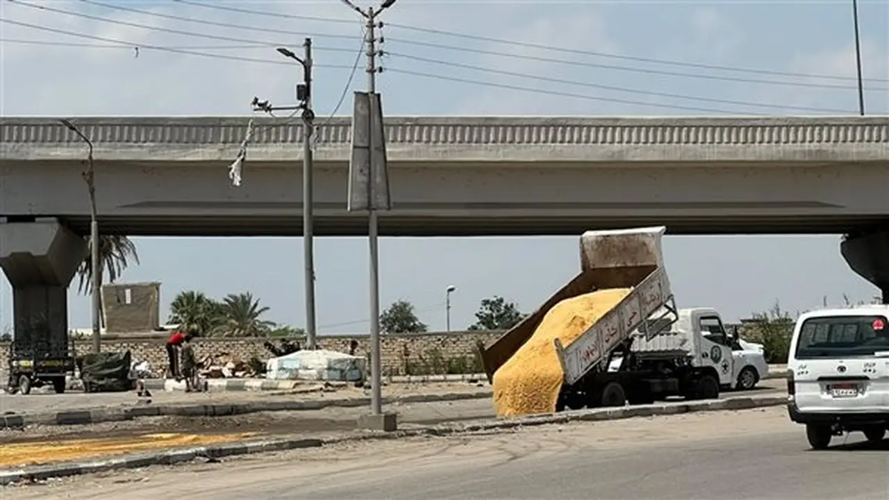 الإسماعيلية: انقلاب سيارة نقل محملة بالزيت يغلق الطريق أمام حركة المرور