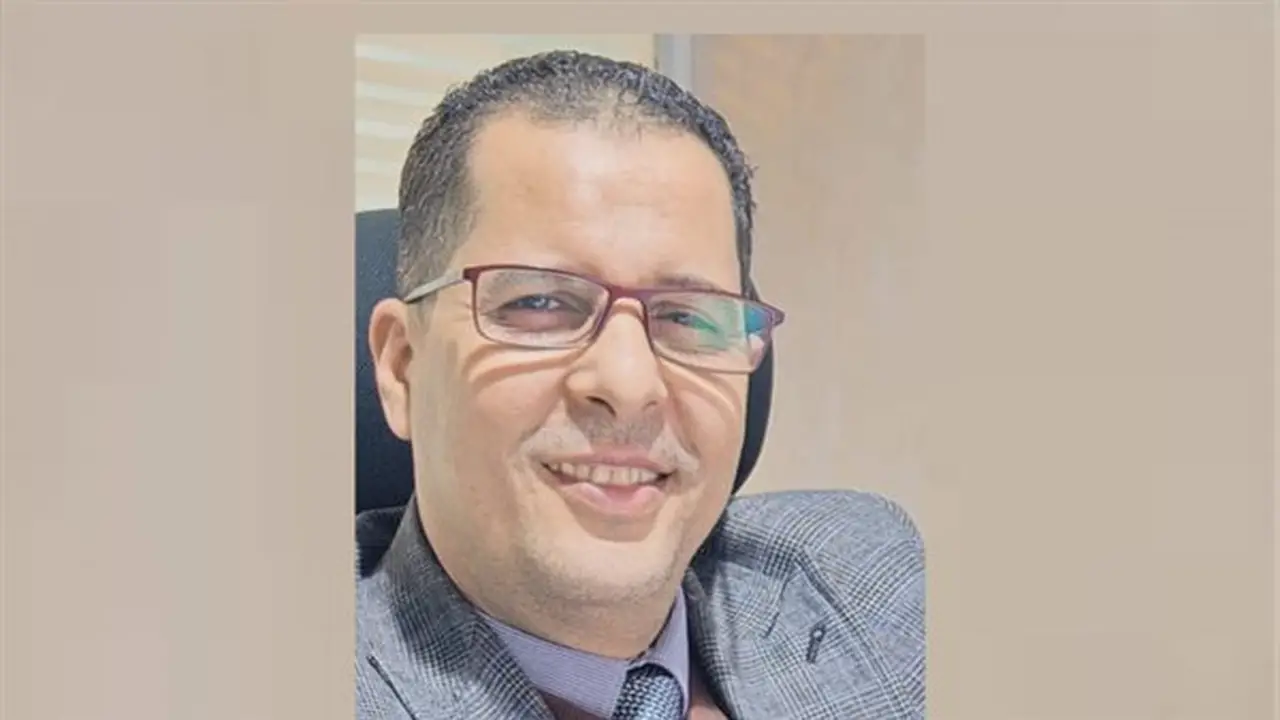 الحياة الكريمة: حق للجميع أم قيد على من استطاع إليه سبيلاً؟