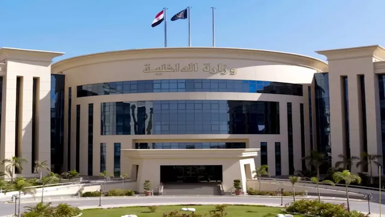 تفاصيل جديدة حول فيديو طالبة سوهاج التي اتهمت أسرتها بالتعدي عليها