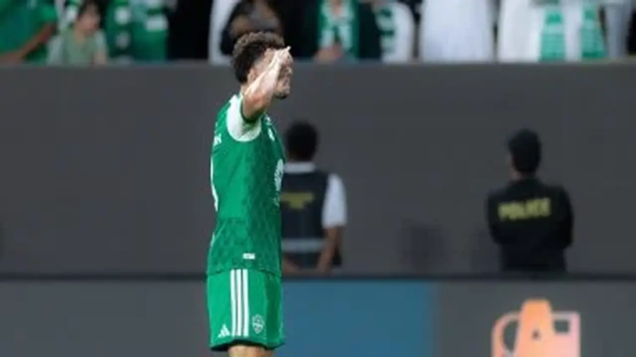 الدرعية يواجه الأهلي.. سبيرتسيان يمنح الراقي التقدم في الشوط الأول (فيديو)