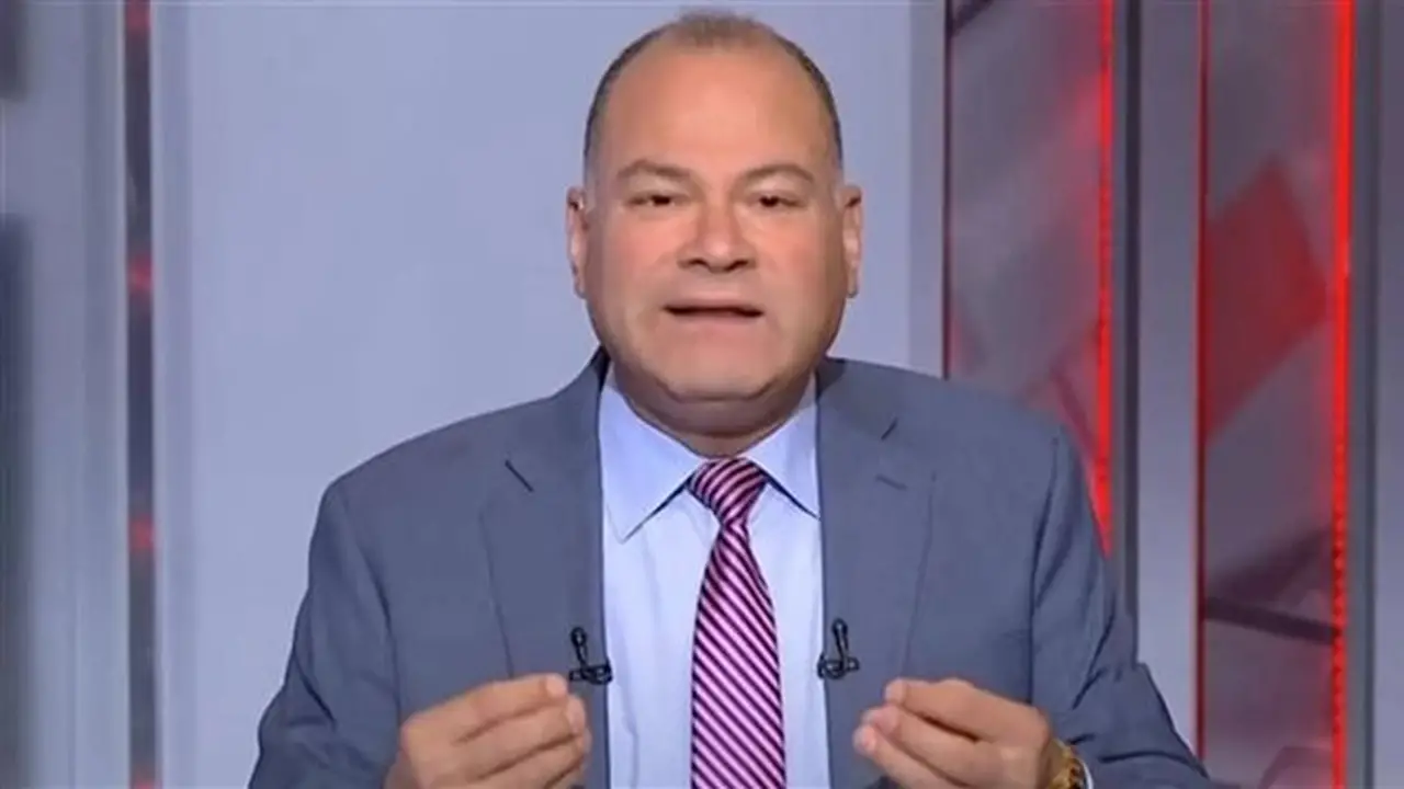 الإعلامي نشأت الديهي ينتقد السوشيال ميديا بعد تغطية الإعلام الإسرائيلي لأزمة زوجتي حسام حسن