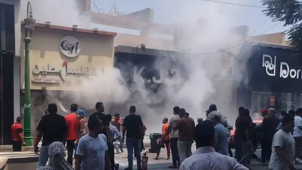 إخماد حريق في مطعم مأكولات شعبية بمدينة المنيا – صور