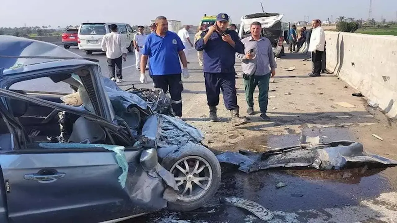 إصابة 9 موظفين في الطيران المدني جراء تصادم بطريق بنها الحر (صور)