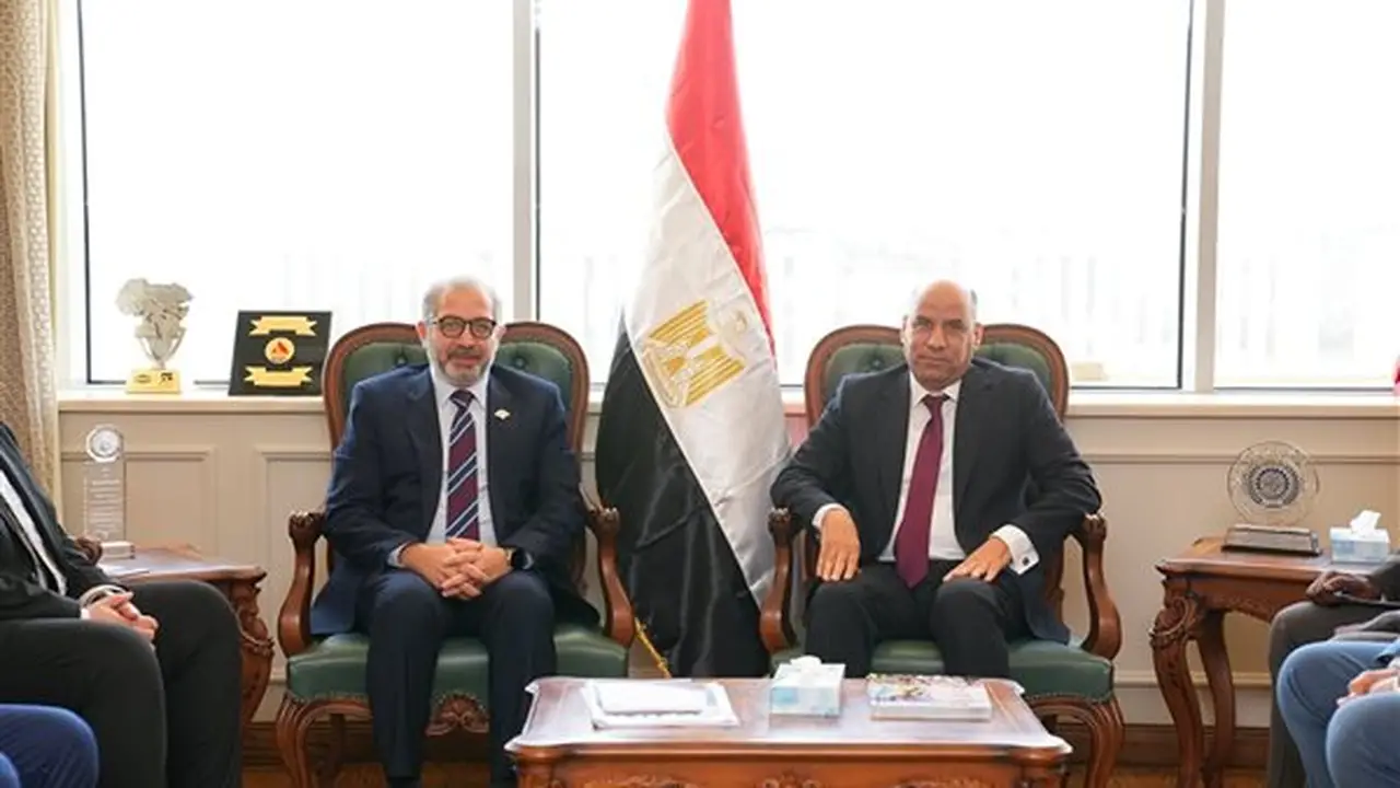 تعاون بين وزارة العمل وهيئة التأمين الصحي الشامل لتوسيع الحماية الصحية للعمالة غير المنتظمة