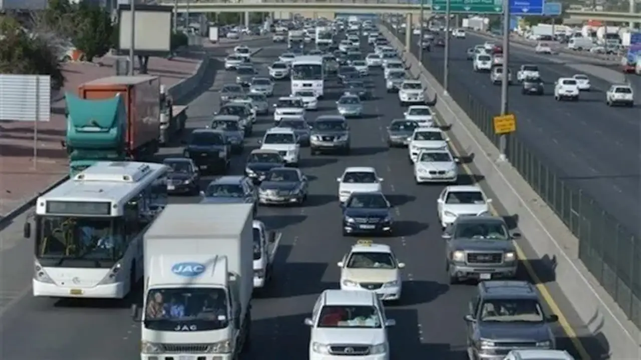 النشرة المرورية: كثافات متحركة في القاهرة والجيزة خلال ذروة صباح الخميس