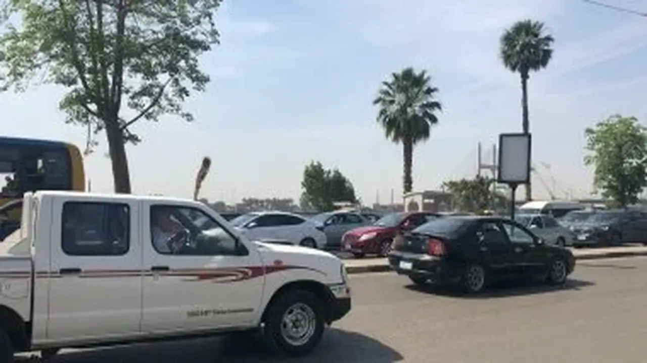 النشرة المرورية: كثافات مرتفعة في شوارع القاهرة والجيزة خلال ساعات الذروة