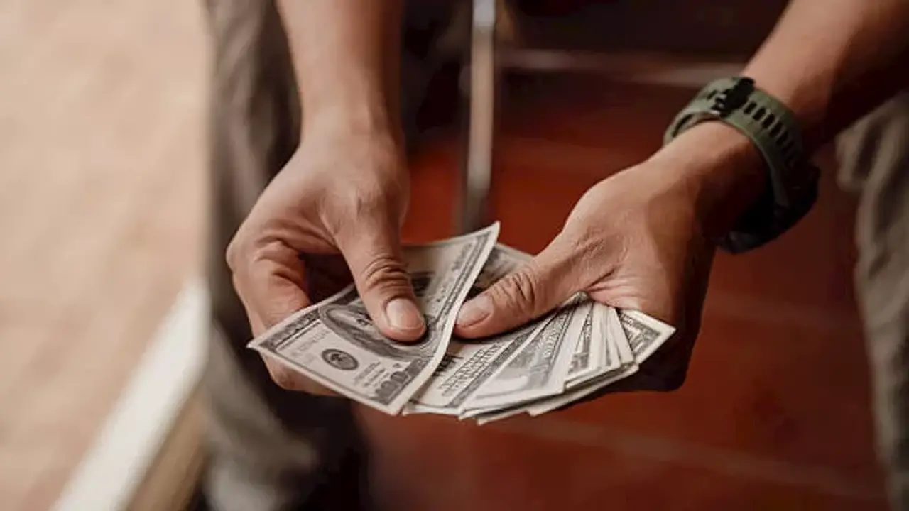 تراجع سعر الدولار مقابل الجنيه في بنكين مع بدء تعاملات الخميس