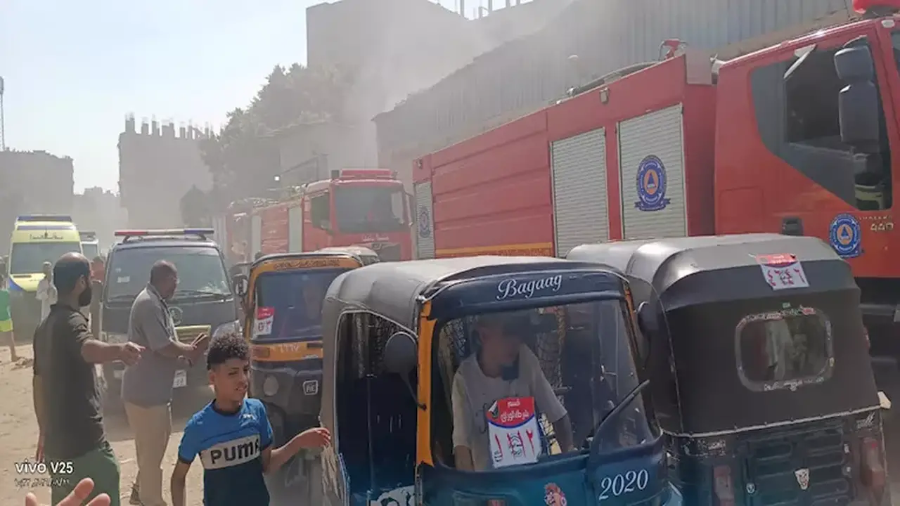 اندلاع حريق في مخزن ورق بمنطقة الوراق شمال الجيزة