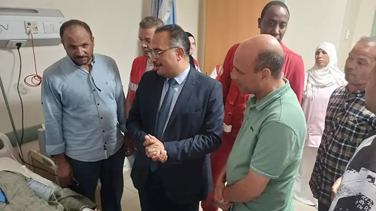 تضامن المنيا يزور مصابي حادث ملوي بعد انقلاب الميكروباص ويقدم الدعم (صور)
